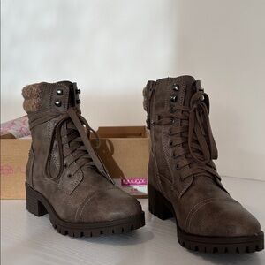 Sugar Taupe Combat Boots | Lace-Up Ankle Booties | Size 6
